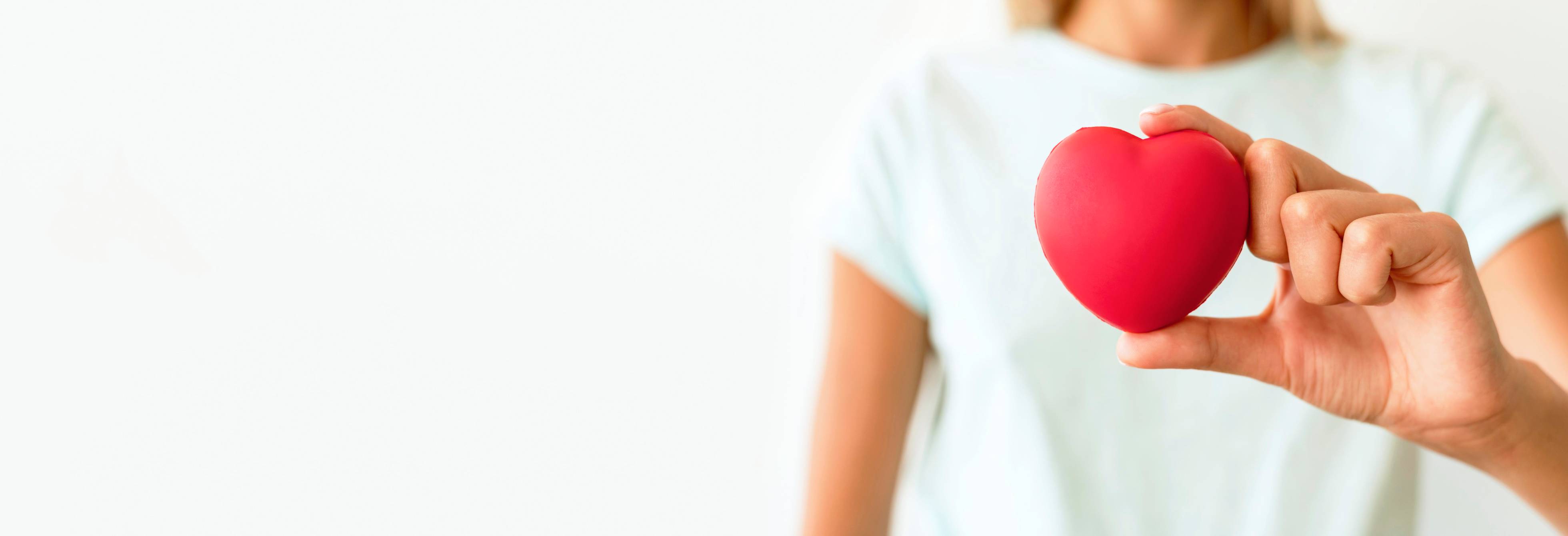 front-view-defocused-woman-holding-heart-shape (1)